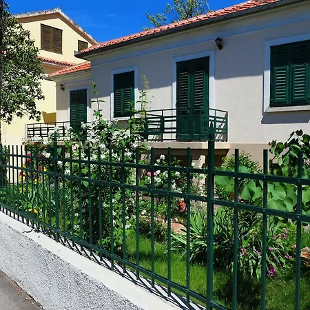 Nada Βίλα Ζαντάρ